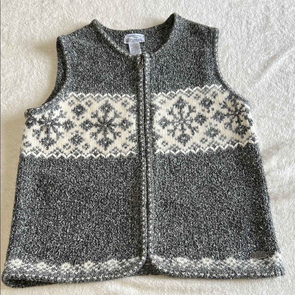 Northern Reflections Grey and White Knit Snowflake Vest Woman’s Size S